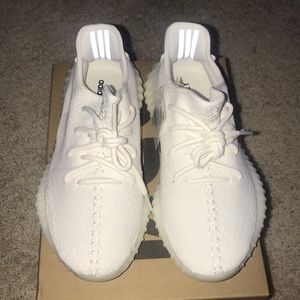 Yeezy Boost 350 Triple White V2 (Men 6/ Women 7)